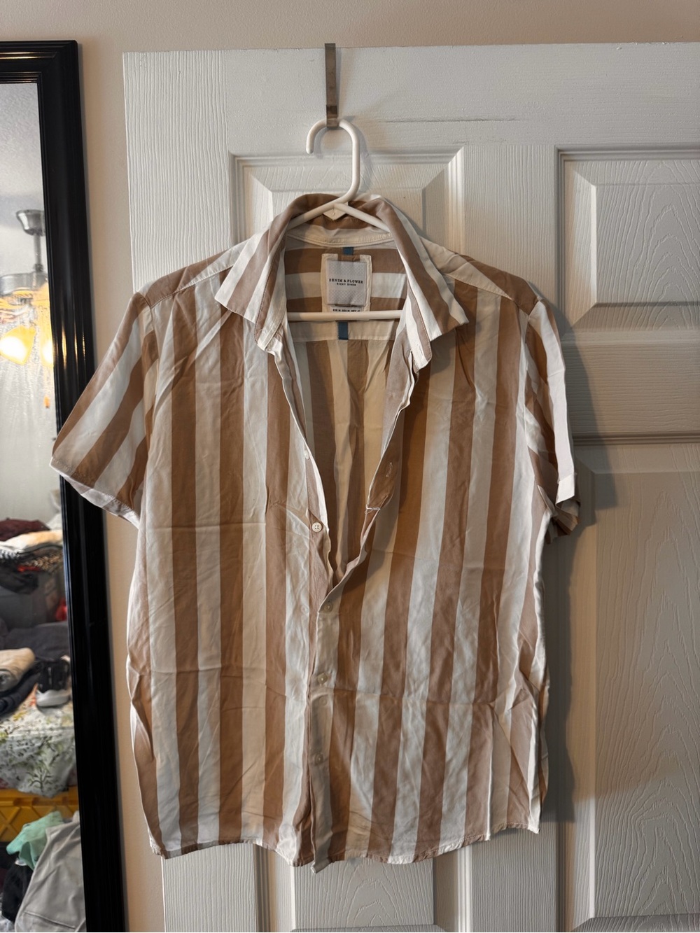Men's Short-Sleeve Button-Up Shirt in Beige and White Stripes